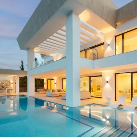 Luxury Contemporary With Panoramic Views Daire *