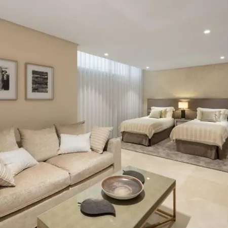 Daire Luxury Contemporary With Panoramic Views
