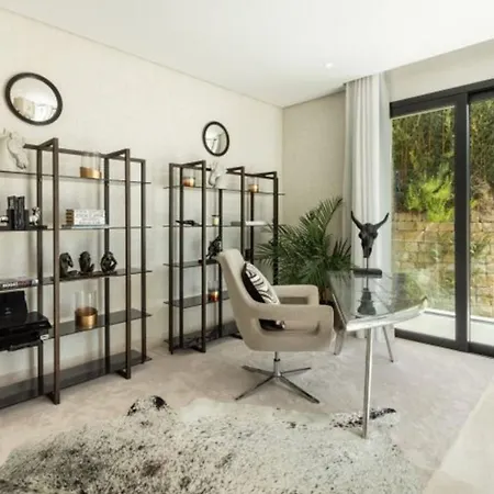Daire Luxury Contemporary With Panoramic Views